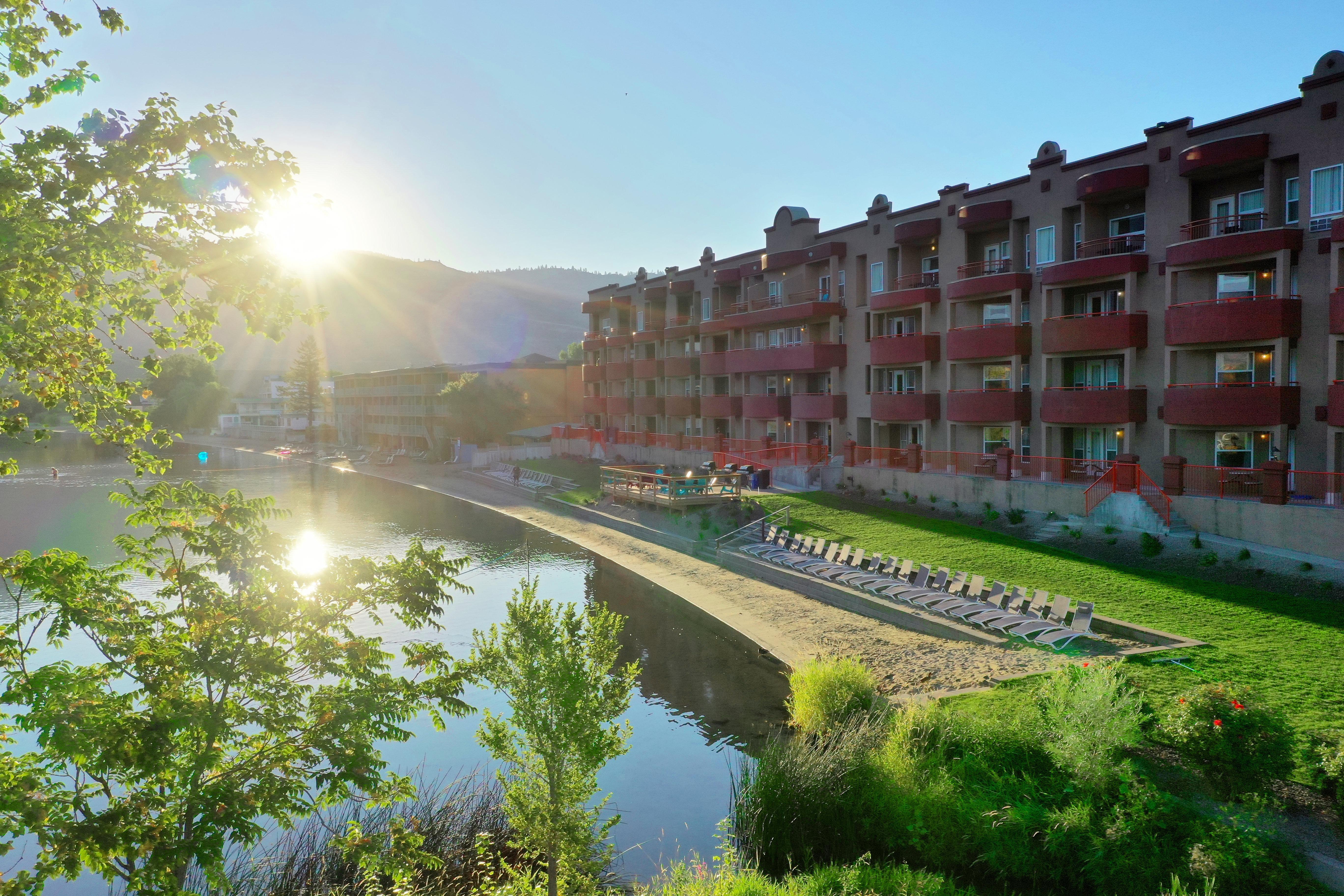 Holiday Inn Hotel & Suites Osoyoos By Ihg Exterior foto