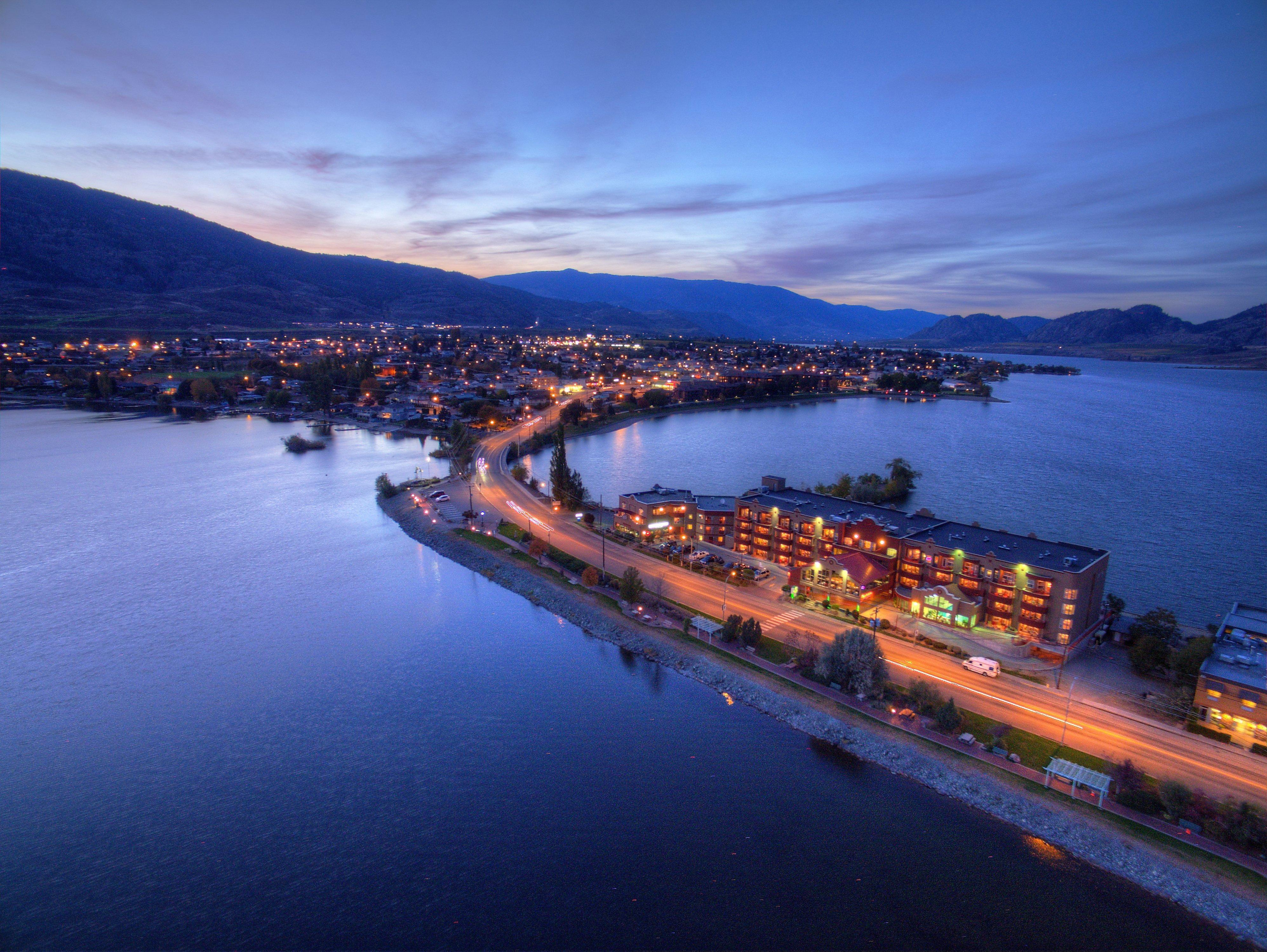 Holiday Inn Hotel & Suites Osoyoos By Ihg Exterior foto
