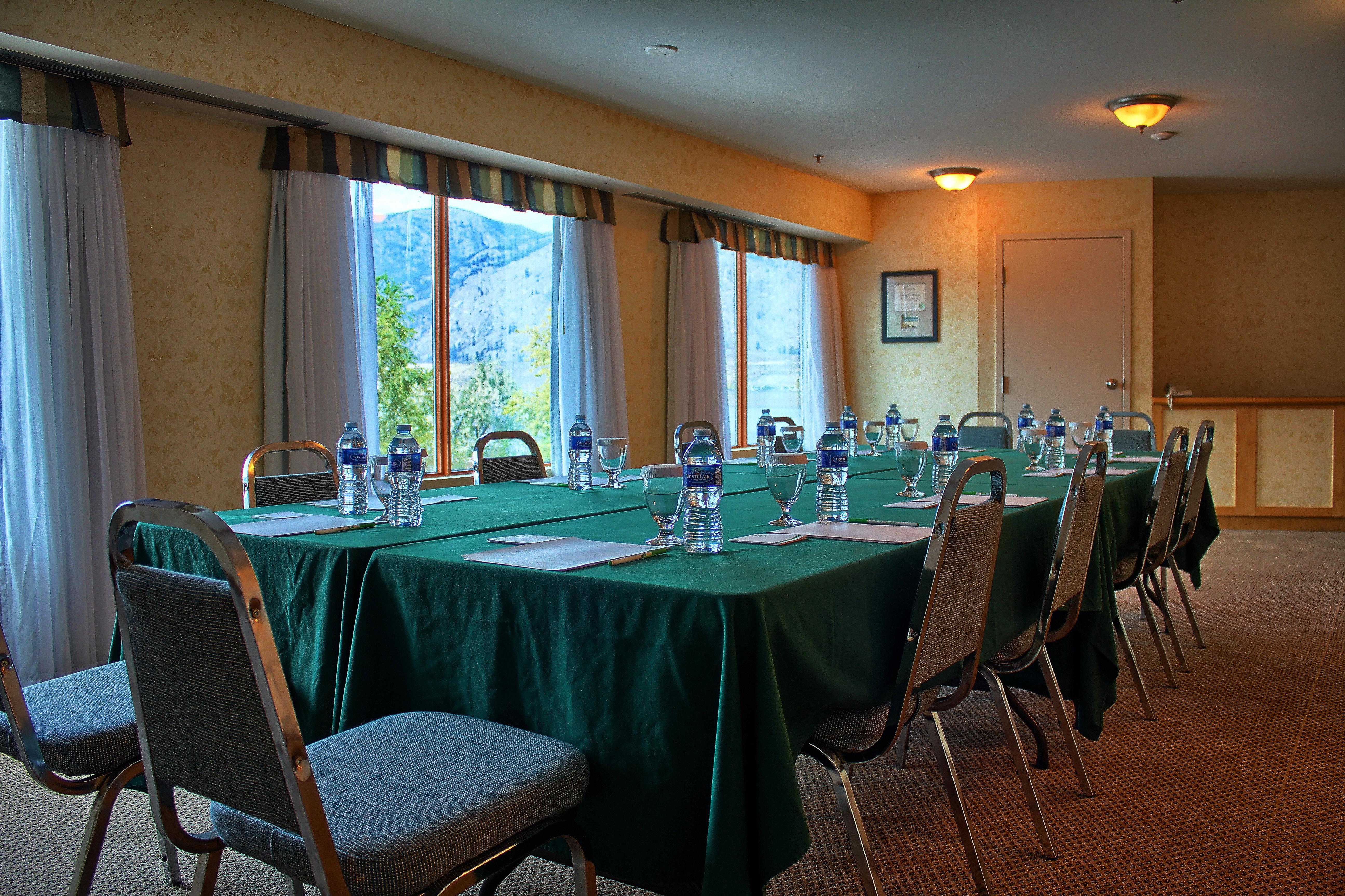 Holiday Inn Hotel & Suites Osoyoos By Ihg Exterior foto
